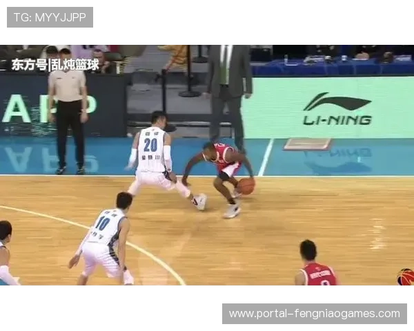 慢镜头回放：争议进球是否越过门线？